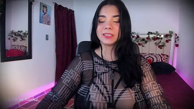 victoriaasaenz  online show from February 18, 12:39 am