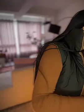 Snapshot of Insane_Issa chatting on December 6, 7:56 pm Insane Issa online show from December 6, 7:56 pm