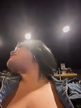 Snapshot of Insane_Issa chatting on January 9, 8:33 pm Insane Issa online show from January 9, 8:33 pm