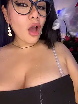 Snapshot of Insane_Issa chatting on January 21, 8:21 pm Insane Issa online show from January 21, 8:21 pm