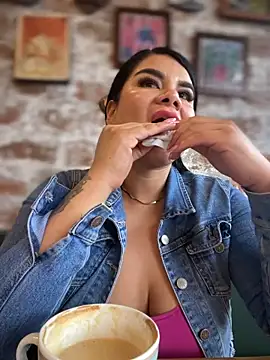 Snapshot of Insane_Issa chatting on March 14, 10:38 pm Insane Issa online show from March 14, 10:38 pm