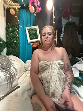 SummerBlueMoon online show from April 13, 9:26 am