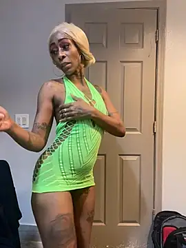 Snapshot of SlimBeenBadd1981 chatting on December 31, 2:47 pm SlimBeenBadd1981 online show from December 31, 2:47 pm