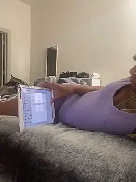 Snapshot of SlimBeenBadd1981 chatting on February 24, 7:09 pm SlimBeenBadd1981 online show from February 24, 7:09 pm