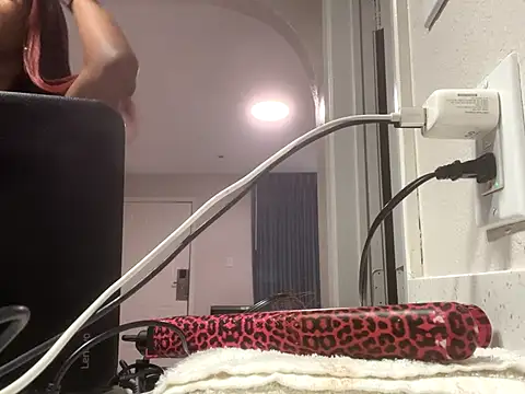 Snapshot of SlimBeenBadd1981 chatting on October 8, 6:33 am SlimBeenBadd1981 online show from October 8, 6:33 am