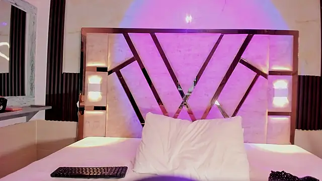 Snapshot of Athenea_Mills chatting on March 3, 6:47 pm Athenea Mills online show from March 3, 6:47 pm