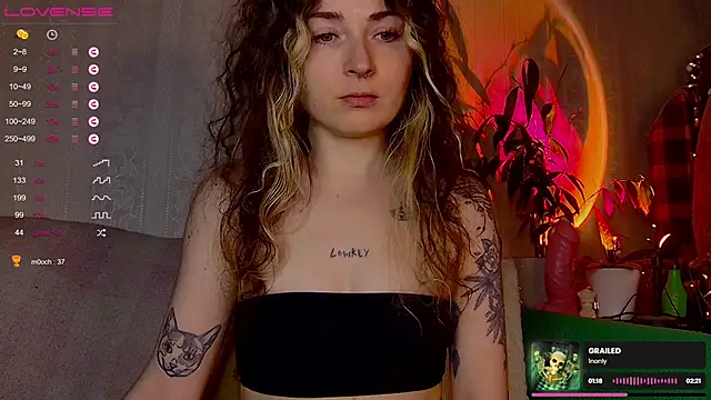 Snapshot of IttyKitty chatting on February 27, 12:32 am IttyKitty online show from February 27, 12:32 am