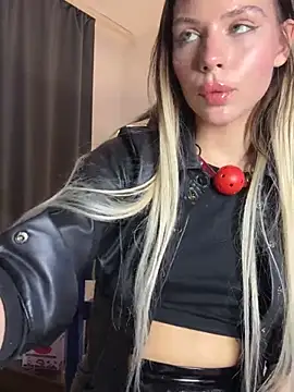 Snapshot of KittyKatyDream chatting on March 2, 12:42 am KittyKatyDream online show from March 2, 12:42 am