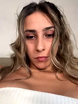 Snapshot of Chiara_2002 chatting on October 6, 9:56 pm Chiara 2002 online show from October 6, 9:56 pm