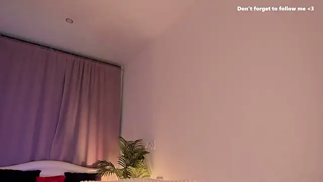 Snapshot of LauraCoy chatting on January 16, 3:23 am LauraCoy online show from January 16, 3:23 am
