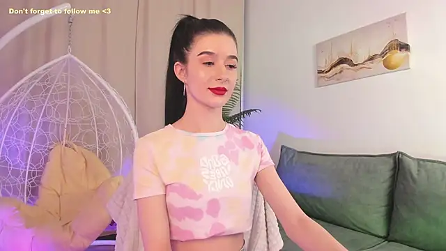 Snapshot of LauraCoy chatting on February 4, 2:28 am LauraCoy online show from February 4, 2:28 am