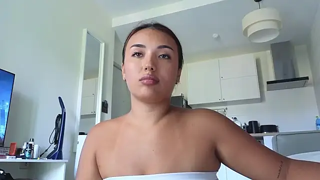 lily  foster online show from March 8, 6:39 am