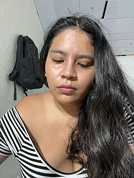 moncerrat luna online show from April 10, 9:30 pm