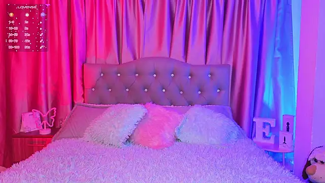Snapshot of Emiily_Scott1 chatting on March 4, 12:27 am Emiily Scott1 online show from March 4, 12:27 am