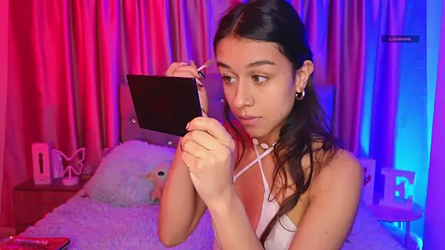 Snapshot of Emiily_Scott1 chatting on April 8, 11:48 pm Emiily Scott1 online show from April 8, 11:48 pm