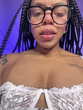 Snapshot of Charly_ chatting on April 29, 9:21 pm Charly online show from April 29, 9:21 pm