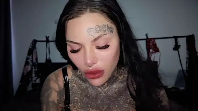 claudiacvc95 online show from April 18, 8:18 am