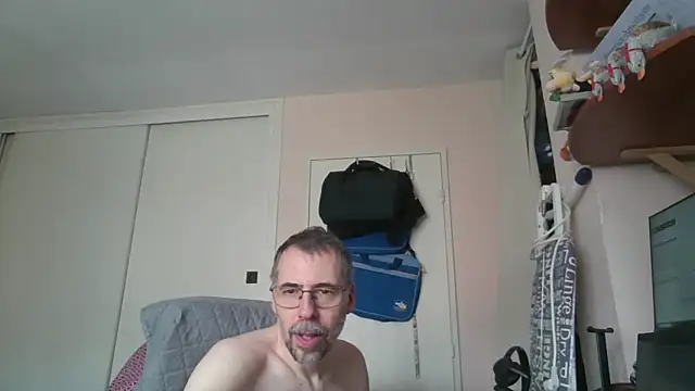 Snapshot of ptitcanard60600 chatting on June 4, 11:27 am ptitcanard60600 online show from June 4, 11:27 am