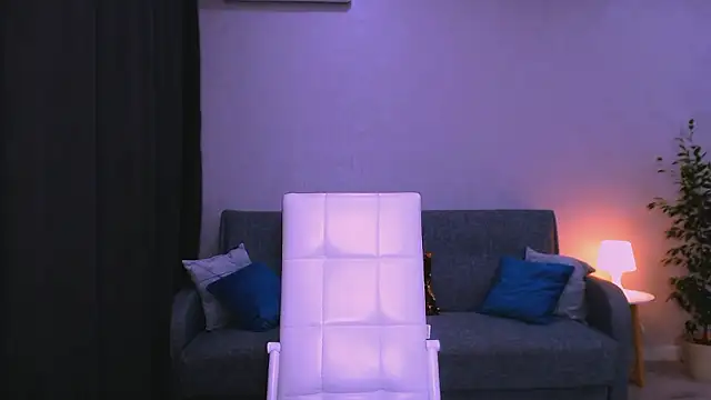 Snapshot of LesleySweet chatting on February 6, 3:37 pm LesleySweet online show from February 6, 3:37 pm