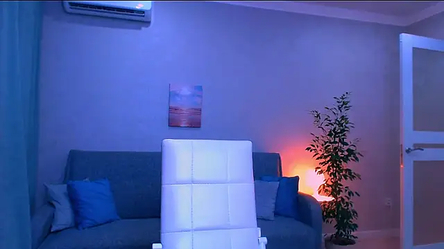 LesleySweet online show from July 9, 5:50 pm