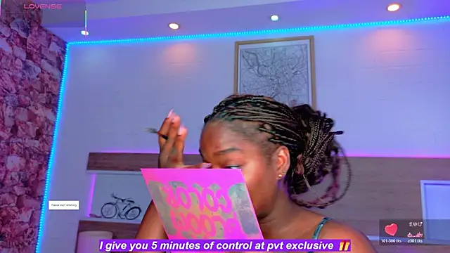 Snapshot of KAROL-SCOTT chatting on May 1, 6:56 pm KAROL-SCOTT online show from May 1, 6:56 pm