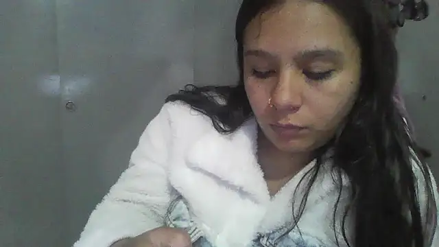 Snapshot of Charis_21 chatting on May 10, 3:12 am Charis 21 online show from May 10, 3:12 am