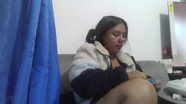 Snapshot of Charis_21 chatting on May 11, 2:39 am Charis 21 online show from May 11, 2:39 am