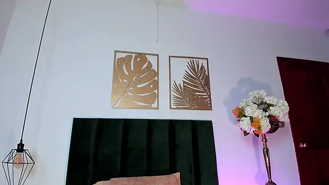 NoraDasilva online show from February 11, 12:49 am