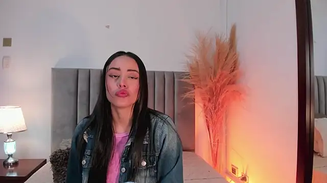 NoraDasilva online show from February 19, 1:08 am