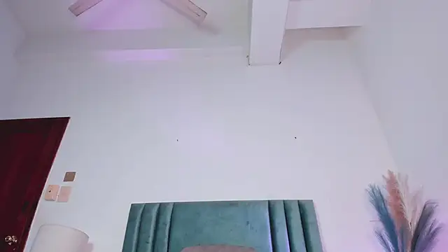 NoraDasilva online show from February 22, 6:28 am