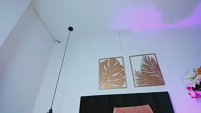 NoraDasilva online show from February 25, 6:25 am