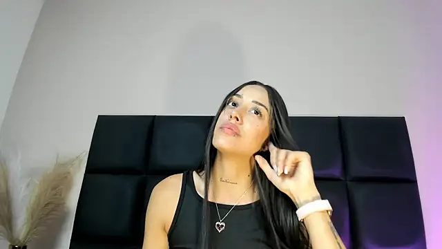 NoraDasilva online show from February 5, 12:37 am