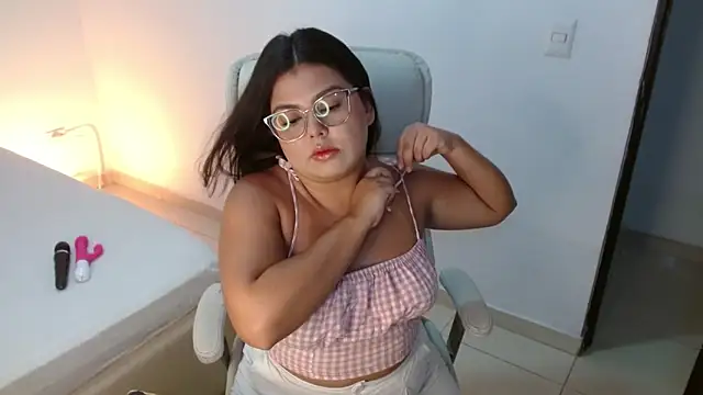 Snapshot of kiara-evans02 chatting on March 16, 9:08 pm kiara-evans02 online show from March 16, 9:08 pm