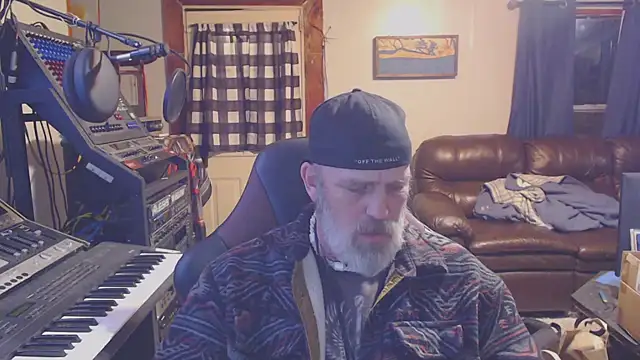 Snapshot of jimdacbin420 chatting on February 13, 1:29 am jimdacbin420 online show from February 13, 1:29 am