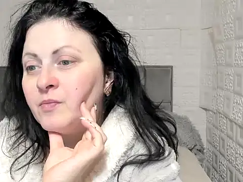 Snapshot of Lillian2 chatting on February 15, 12:33 pm Lillian2 online show from February 15, 12:33 pm