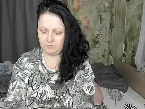 Snapshot of Lillian2 chatting on February 9, 9:57 am Lillian2 online show from February 9, 9:57 am