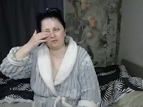 Lillian2 online show from May 13, 9:33 pm
