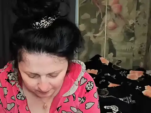 Snapshot of Lillian2 chatting on June 18, 12:53 pm Lillian2 online show from June 18, 12:53 pm