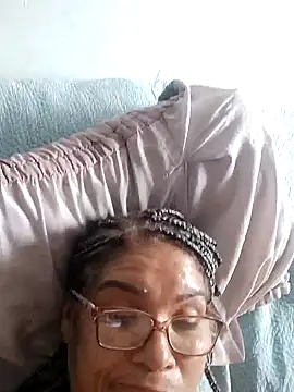 Delicy1 online show from February 8, 7:05 pm