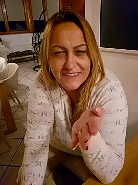 Snapshot of Isabellaa04 chatting on December 7, 12:41 am Isabellaa04 online show from December 7, 12:41 am