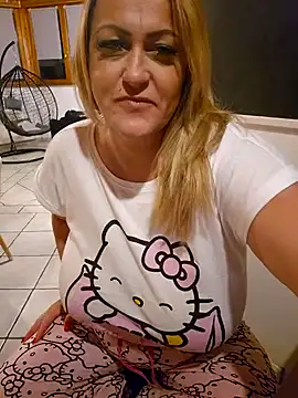 Snapshot of Isabellaa04 chatting on December 17, 8:54 pm Isabellaa04 online show from December 17, 8:54 pm