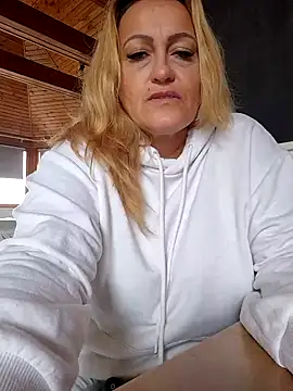 Snapshot of Isabellaa04 chatting on March 11, 8:09 am Isabellaa04 online show from March 11, 8:09 am