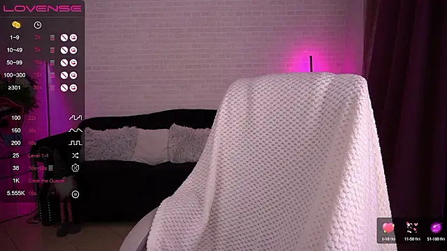 Snapshot of Daenerys_Daenn chatting on December 3, 7:54 am Daenerys Daenn online show from December 3, 7:54 am