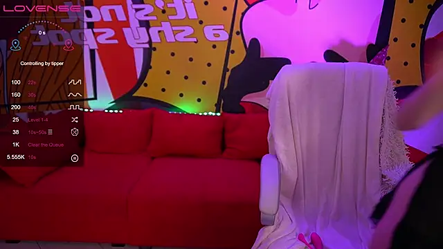 Snapshot of Daenerys_Daenn chatting on December 12, 9:40 am Daenerys Daenn online show from December 12, 9:40 am