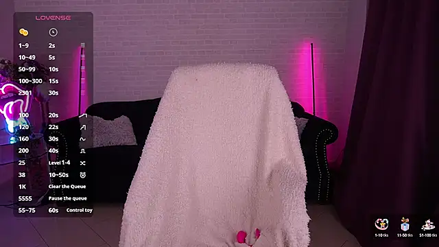 Snapshot of Daenerys_Daenn chatting on February 4, 8:24 am Daenerys Daenn online show from February 4, 8:24 am