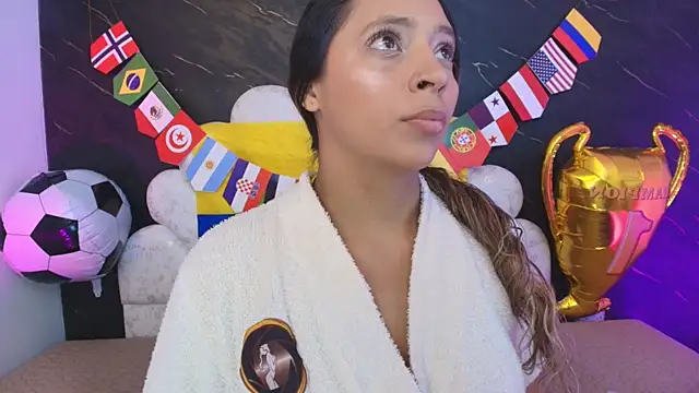 Snapshot of _MiaBrown_ chatting on June 27, 12:10 pm MiaBrown online show from June 27, 12:10 pm