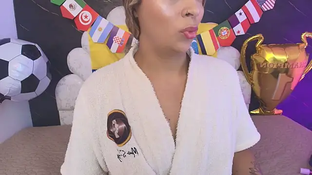 Snapshot of _MiaBrown_ chatting on July 10, 12:08 pm MiaBrown online show from July 10, 12:08 pm