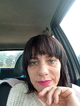 Emyly83 online show from October 25, 6:21 am