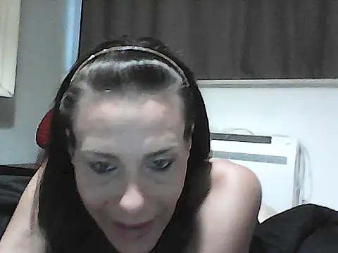 Emyly83 online show from July 31, 12:26 pm