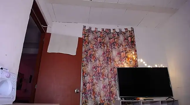 yselahot online show from March 5, 9:37 pm